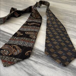 Vintage men’s ties 100% silk 4 inches across the bottom pristine condition